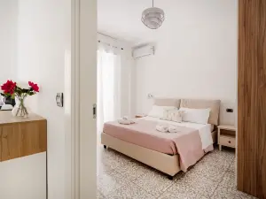 AuGuStea - Modern Central Suites