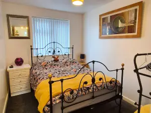 Badger Haven: Apt 3 | Cosy Apartment in Brackley