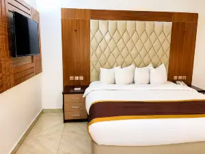 Immaculate Diamond Hotel and Apartments