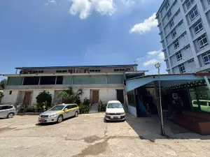 Two Two Five Hotel