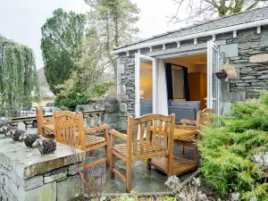 Waterhead Retreat - Ground Floor, Private Entrance, Parking and Light Breakfast