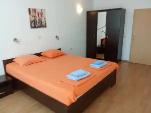 Julia Family Apartments
