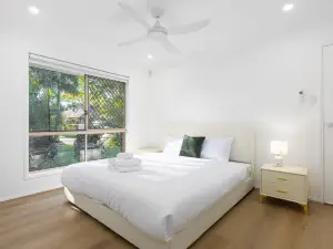 Entire Coastal Villa 4BR 2BA Swimming Pool Courtyard