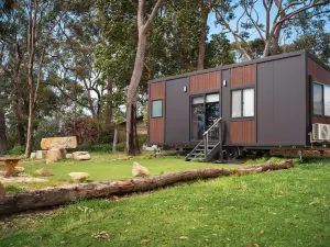 The Lorikeet Tiny Home with Stunning Views