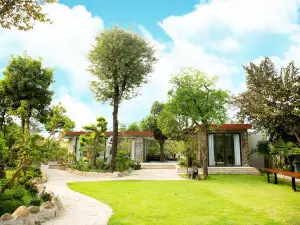 An Sunrise Villa