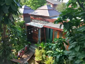 Glorilla Amphawa Riverside