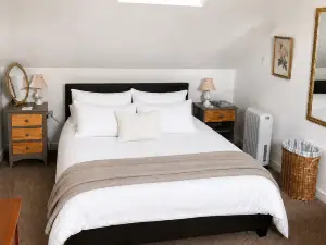 Two bed apartment, sleeps 5, ideal for work and leisure stays