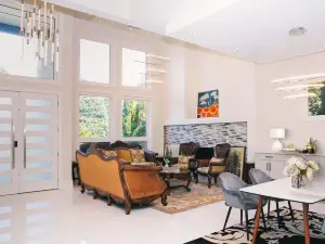 Luxury 2-Bed Suite /Private Bath/Near YVR/Free Parking