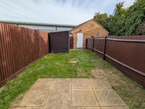 Spacious 3-Bed Home | 4 Mins to Universal Studios | Parking & Fast WiFi