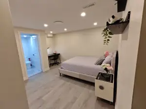 時尚3卧室私人地下室公寓，配有3間浴室