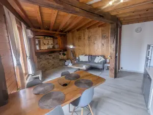 Chalet apartment in the heart of the village