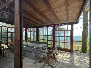 Mountain & Sea Retreat Lapcici