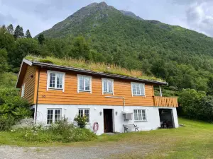 Fjordfront Farmhouse | Sauna, Boat & Sunnmøre Alps
