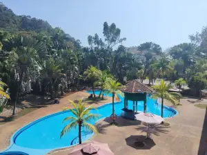 Teluk Batik Holiday Apartment