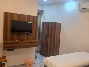 โรงแรม อาร์ อาร์ ตริปาธี