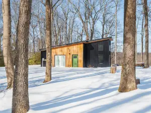 Secluded. Unique, Modern, Mountain Home Near River