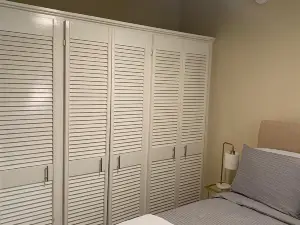 Comfy, Spacious Apartment near the beach