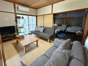 Entire House｜Pet Friendly｜5 Guests｜2 Parking｜Deck
