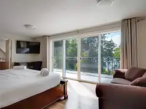 Vancouver Stay --- Victoria Island , Sooke Waterfront House With Private Dock