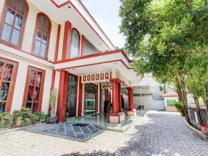 Hotel O Solo near RS JIH Solo formerly Azifa Inn