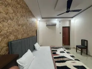 Manjeet Hotel & Restaurant