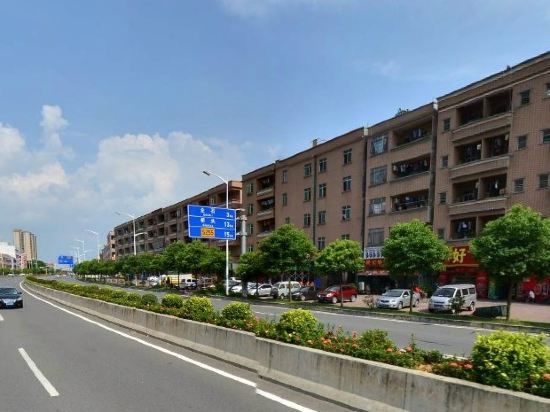 东莞柏菲酒店位于石排镇石排大道595号,与振兴路交汇处,交通便利.