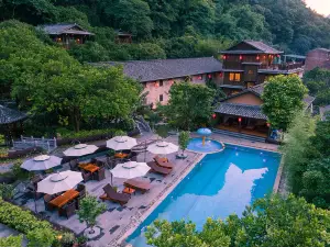 Yangshuo Molan Mountain Residence Ancient Architecture Cultural Homestay (Yulong River Scenic Area)