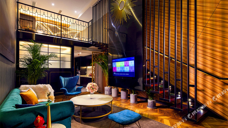 colt house(重庆观音桥万汇中心店)1晚 可选tops炫乐场