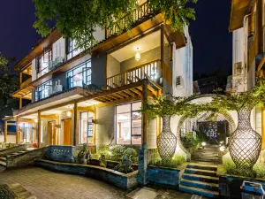 Dujiangyan Floating Spa Resort Villa