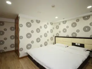 Dandong Yading Hotel