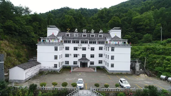 Junyi Nanshan Hotel, Luotian