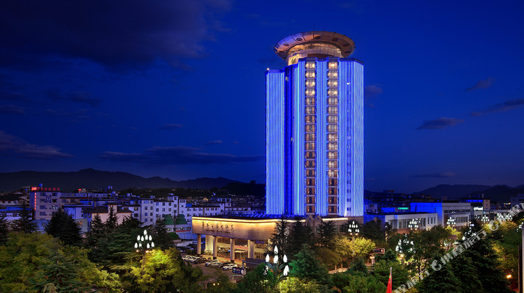 官房大酒店(丽江旗店区)1晚 可选冰川公园