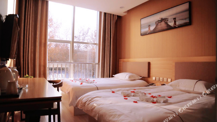 青州宜家阳光快捷连锁酒店1晚可选王府荷花窑洞度假区