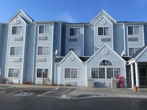 Microtel Inn & Suites by Wyndham Lincoln