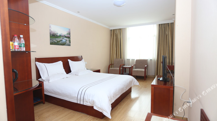 佳宜酒店(淄博共青团路银座商城店)(原紫荆精品酒店)1晚 可选中国课本