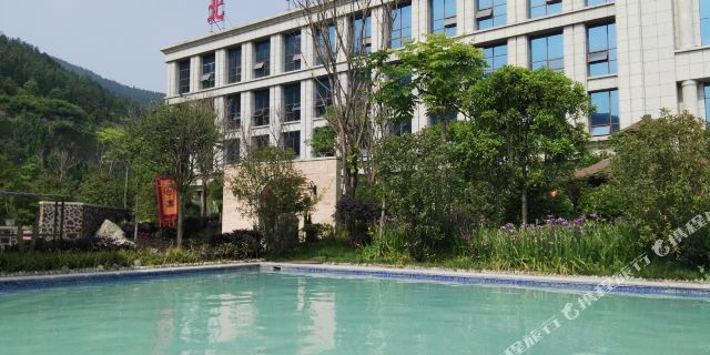 剑阁剑门关国际温泉大酒店   无限次园区大池泡温泉 ·【店庆优惠
