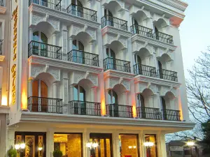 The Magnaura Palace Hotel