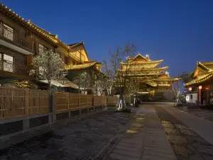 泊雲尚院飯店（開封清明上河園萬歲山武俠城店）
