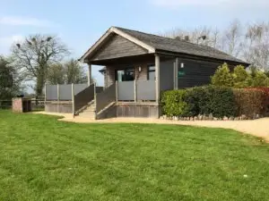 Tor Farm Lodges - Private Hot Tubs, Shared Seasonal Outdoor Pool, Dog Friendly
