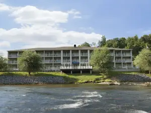 Best Western Plus River Escape Inn  Suites