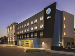 Tru by Hilton Charlotte Ayrsley NC