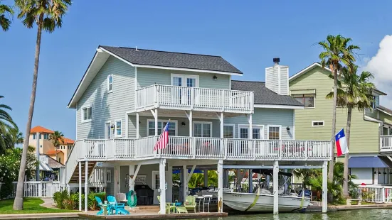Galveston Canal House with Pool by RedAwning