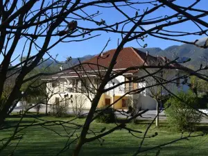 Zisis Garden Studios