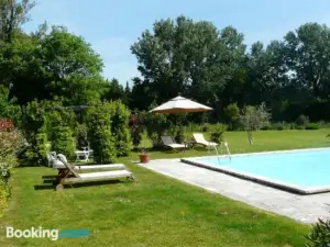 Semi-Detached Provencal Farm with Swimming Pool