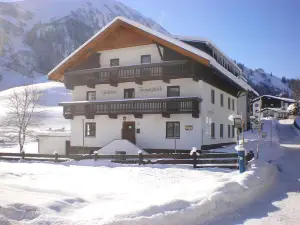 楚格峰美景飯店