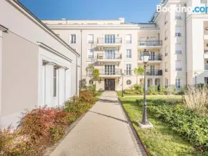 Air-Conditioned Apartment, Walking Distance to Disney - Disney Magical Homes, Paris
