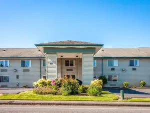Bridgeway Inn & Suites