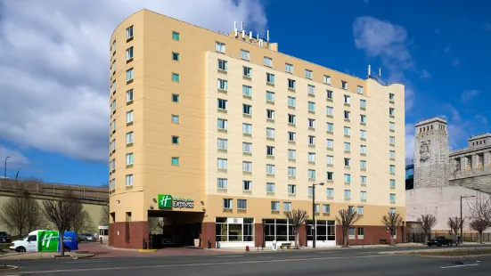Holiday Inn Express Philadelphia Penn's Landing, an IHG Hotel