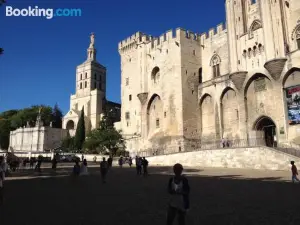 En Avignon 30133 les Angles
