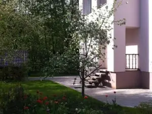 Poilsis Prie Dineikos Parko